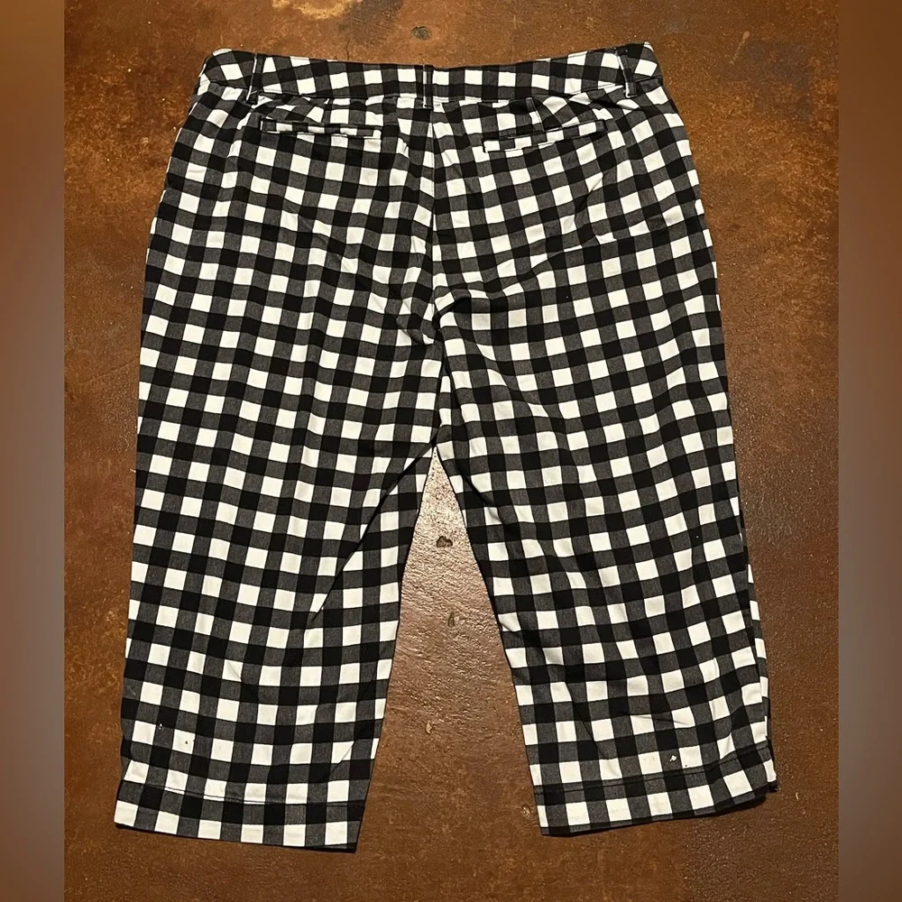St. John’s Bay Capris size 16 - Picture 2 of 4